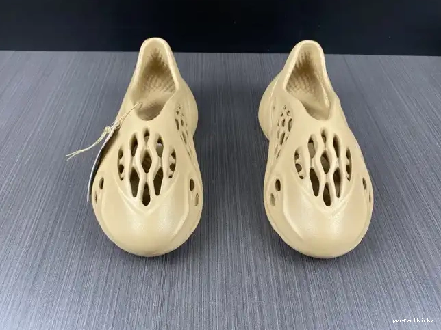 RNNR GW3354 Foam Adidas Yeezy Ochre 0604